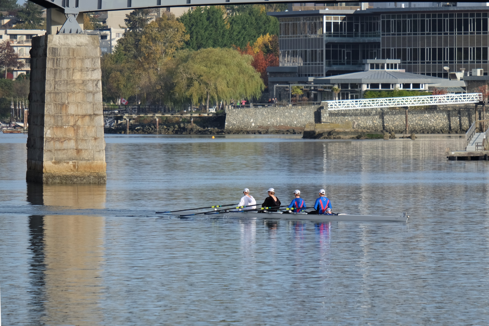 Under the Bay Street Bridge and heading towards the start.