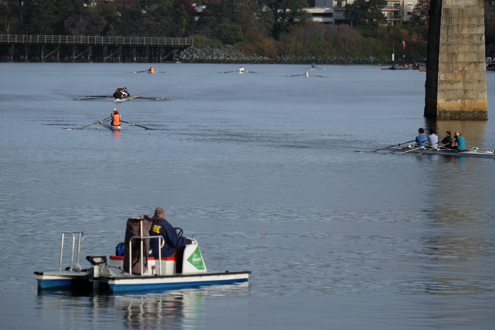 More boats arriving at the start on Sunday Morning.