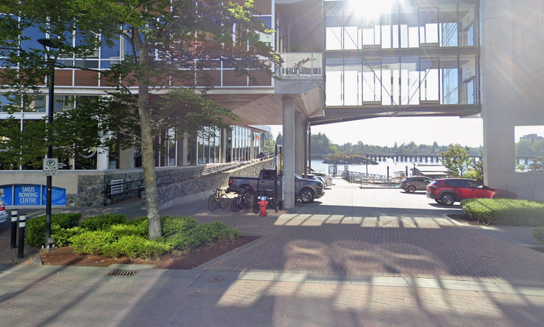 The approach from Jutland Road.